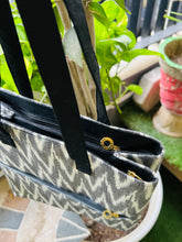 Load image into Gallery viewer, Tote Bag Ikat Grey &amp; Black