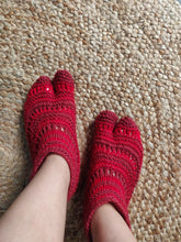 Load image into Gallery viewer, Woolen Slippers - Red &amp; Pink