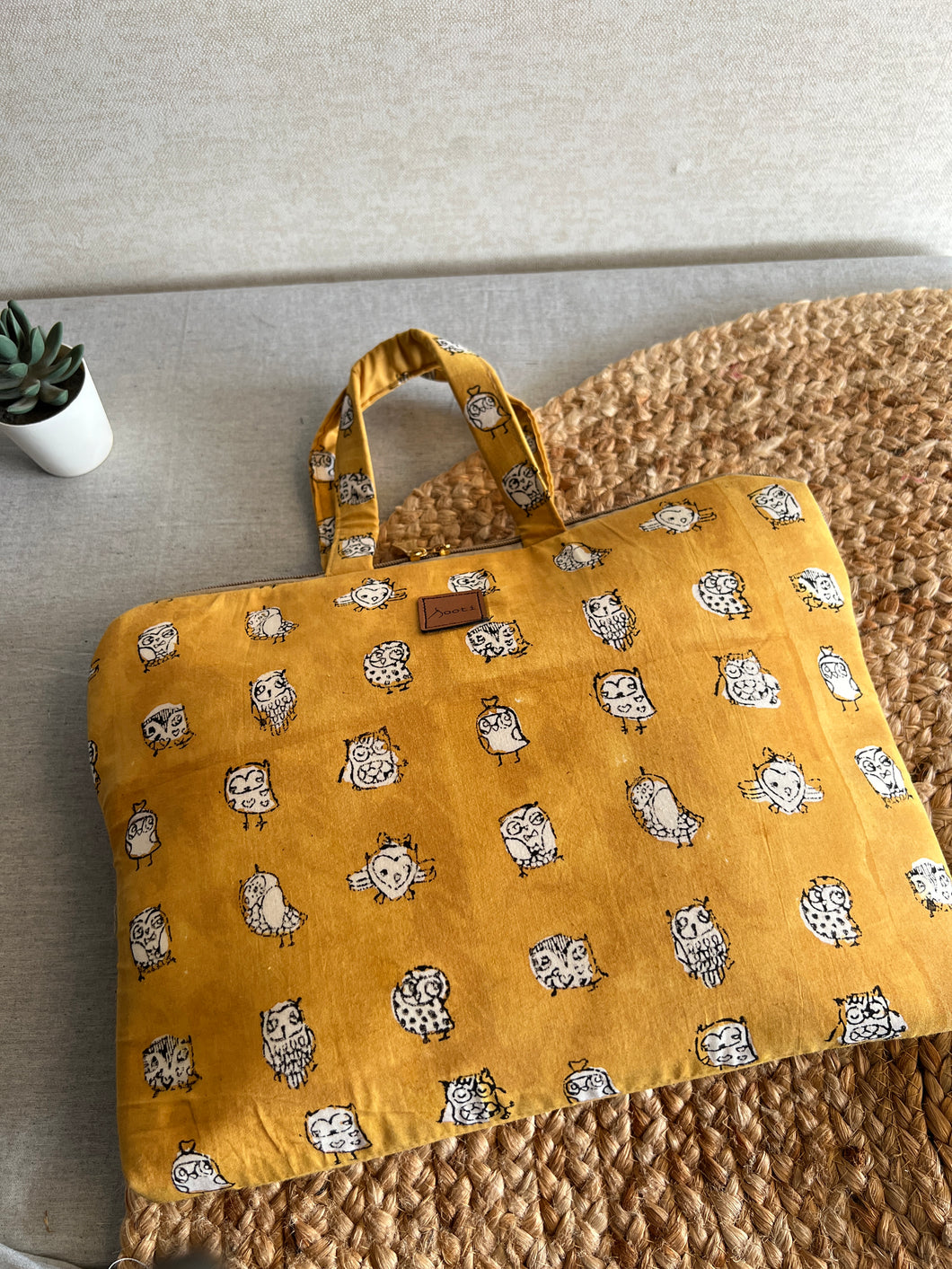 MacBook | Laptop Sleeve - Owl Yellow