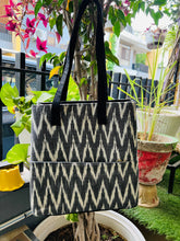 Load image into Gallery viewer, Tote Bag Ikat Grey &amp; Black