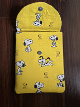 Load image into Gallery viewer, Sooti iPad Sleeve – Snoopy Yellow