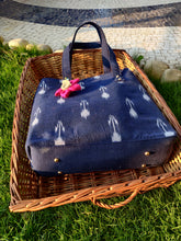 Load image into Gallery viewer, Tote Bag Ikat Blue