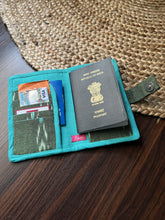 Load image into Gallery viewer, Sooti Passport Wallet For 1 Passport – Ikat Green