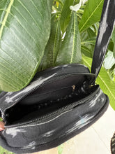 Load image into Gallery viewer, Round Sling Bag Medium - Extravagant Black