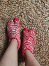 Load image into Gallery viewer, Woolen Slippers - Pink &amp; White
