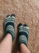 Load image into Gallery viewer, Woolen Slippers - Green &amp; White