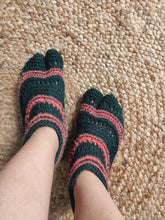 Load image into Gallery viewer, Woolen Slippers - Dark Green &amp; Pink