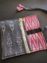 Load image into Gallery viewer, Sooti Charger Wrap - Ikat Grey