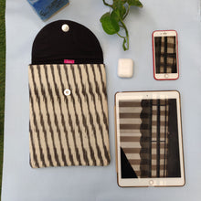 Load image into Gallery viewer, Sooti iPad Sleeve – Ikat White with Grey Stripes