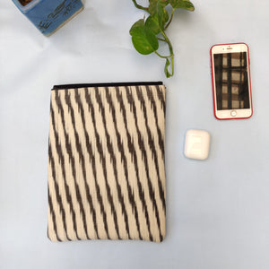 Sooti iPad Sleeve – Ikat White with Grey Stripes